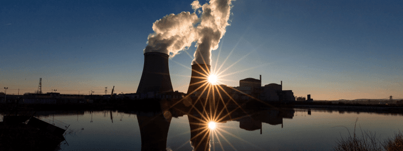 Cinq réacteurs nucléaires suspendus en France