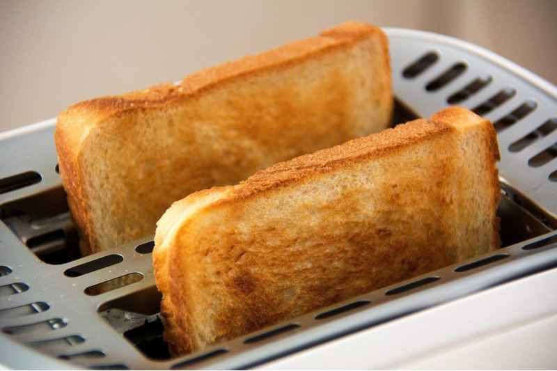 Energy efficient toaster