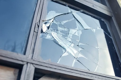Coût de réparation d’une vitre cassée