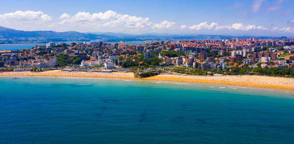 Imagen aeria del cabo del rio de Santander, Cantabria